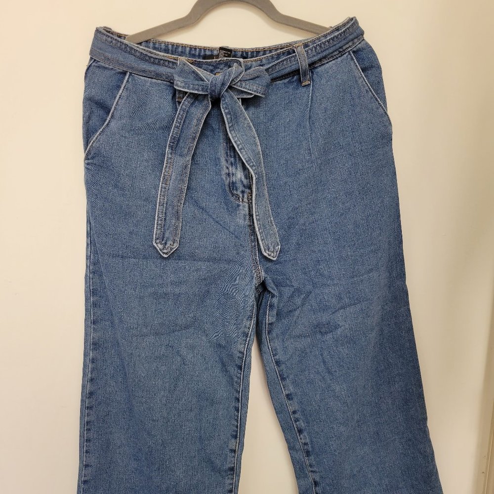 NWT Forever 21 Belted Straight-Leg Jeans